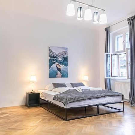 Spacious 2Br Apt -Near Wiener Stadthalle Burggassewiener Well Located Buitenkant foto